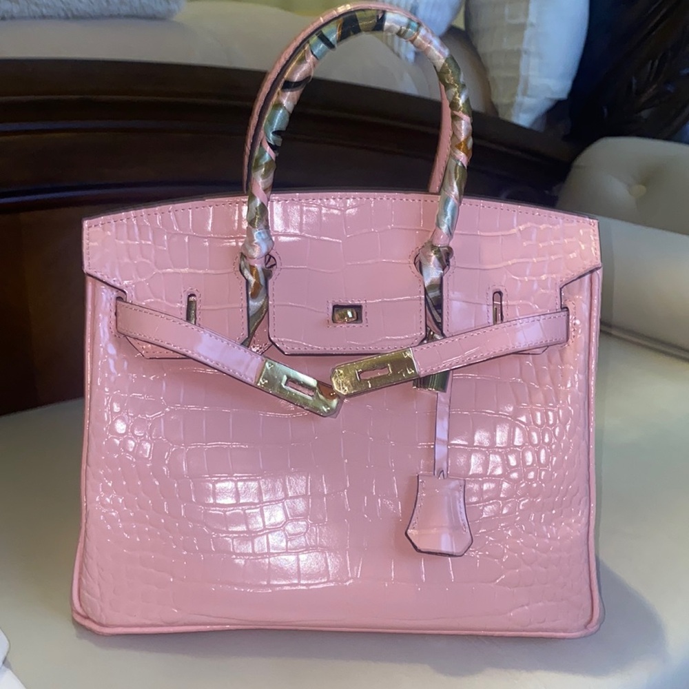 🌸Gorgeous Sakura Pink Croc Handbag🌸